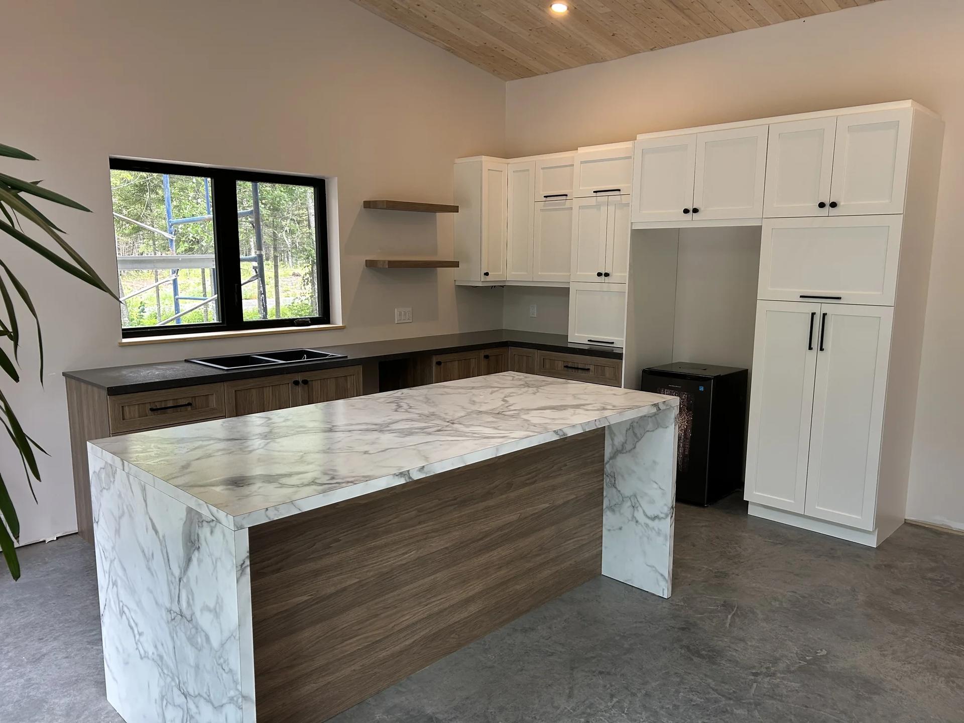 Contemporary kitchen, marbled island